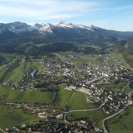 Western Grand De Paris &