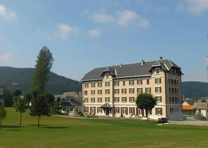 Western Grand De Paris & Отель Виллар-де-Ланс