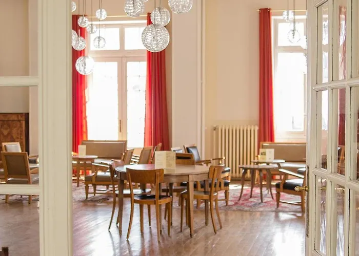 Western Grand De Paris & Отель